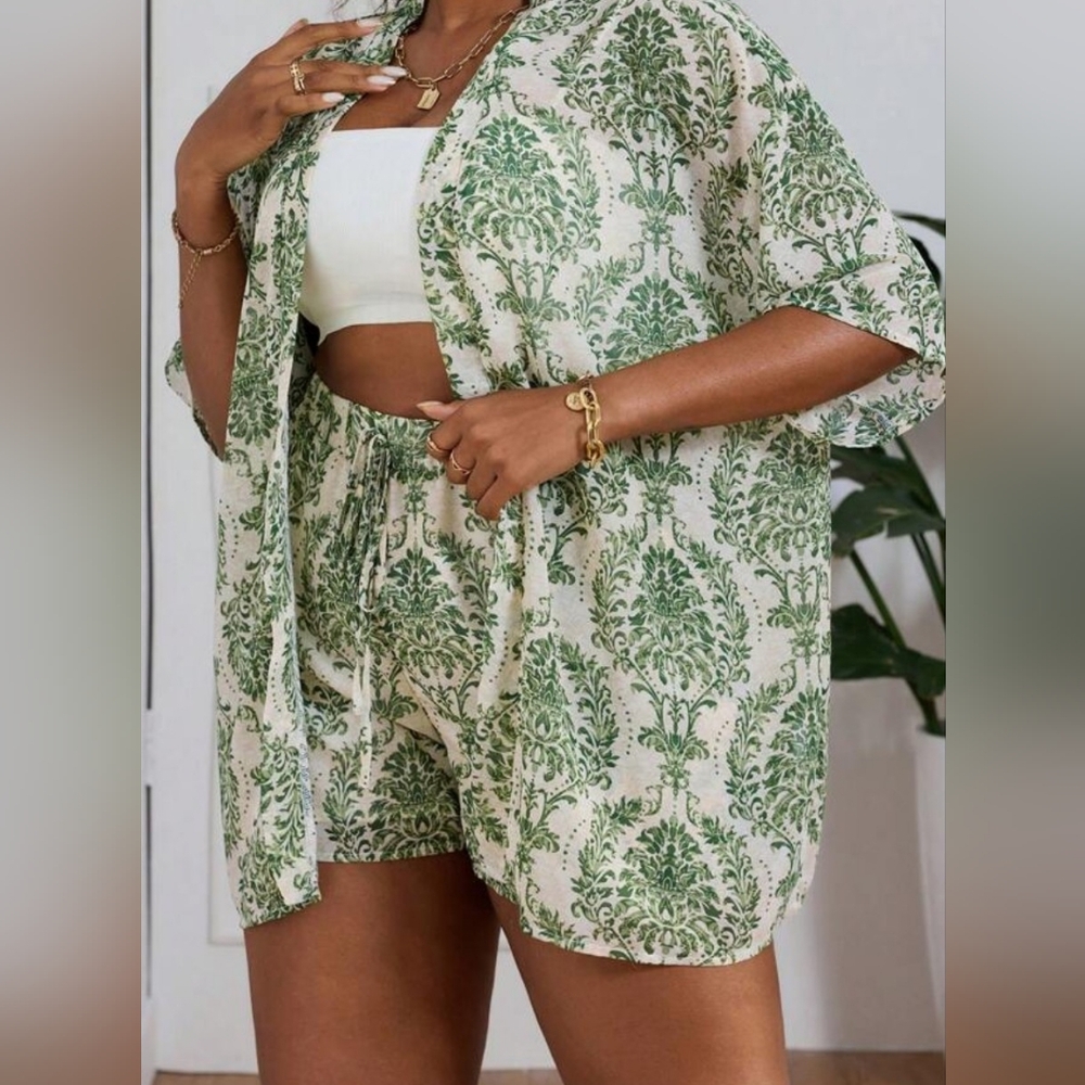 5/$25 Green Floral Print Drawstring Shorts